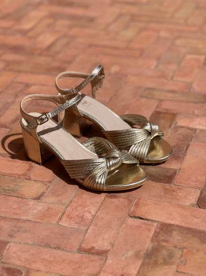 Elise | Elegante gouden sandalen met strikdetail