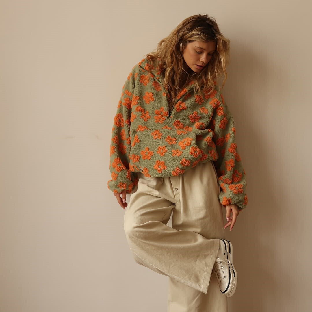 Noor | Zachte sherpa-fleece met bloemendetail